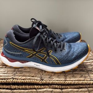 Men’s ASICS Gel Nimbus 24. Size 10 1/2